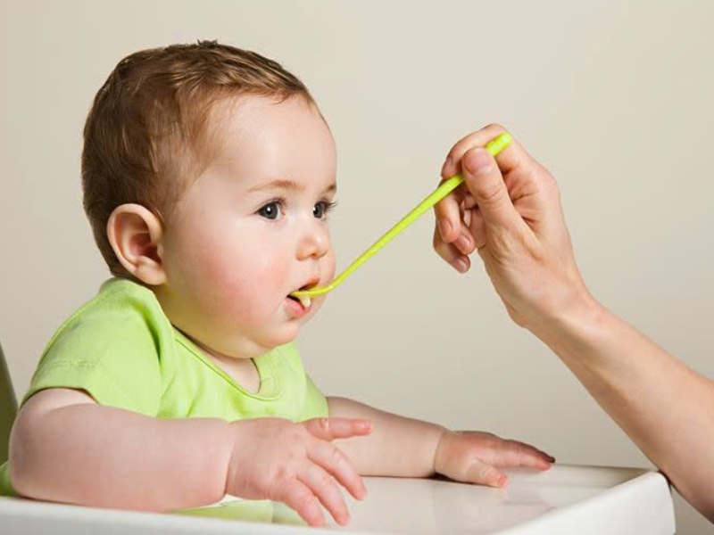 Ăn dặm đúng thời điểm giúp hệ tiêu hoá dễ thích nghi hơn