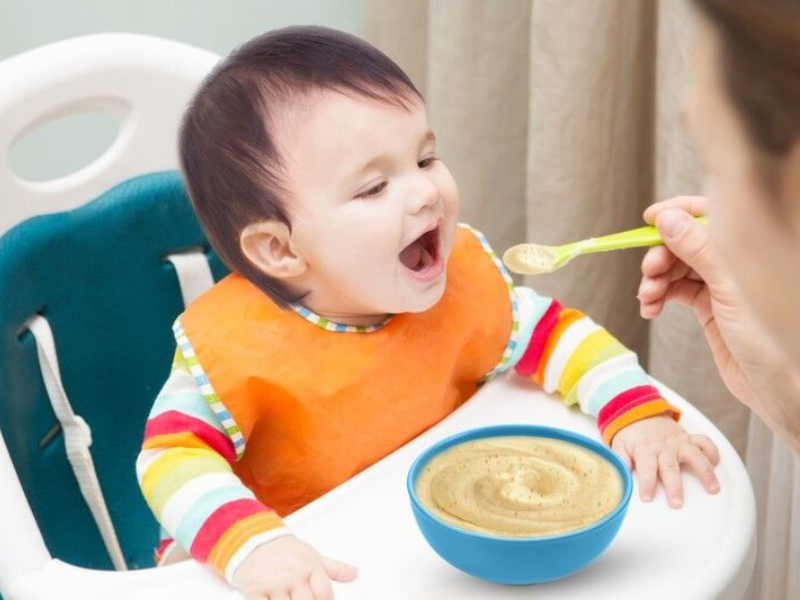 Chế độ ăn phù hợp giúp hệ tiêu hóa của bé được nghỉ ngơi