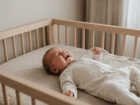Trẻ sơ sinh bị khóc dạ đề