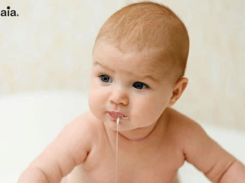 Trẻ sơ sinh bị nôn trớ: Nguyên nhân và cách khắc phục