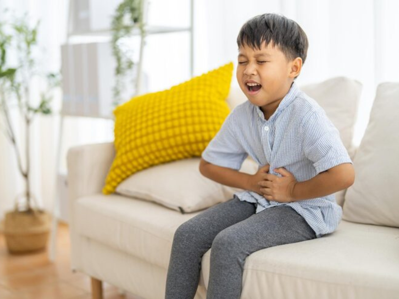 Bé bị tiêu chảy dài ngày rất khó chịu
