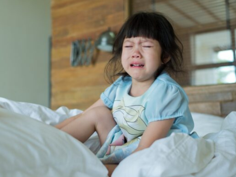 Tình trạng đau bụng khiến bé khó chịu