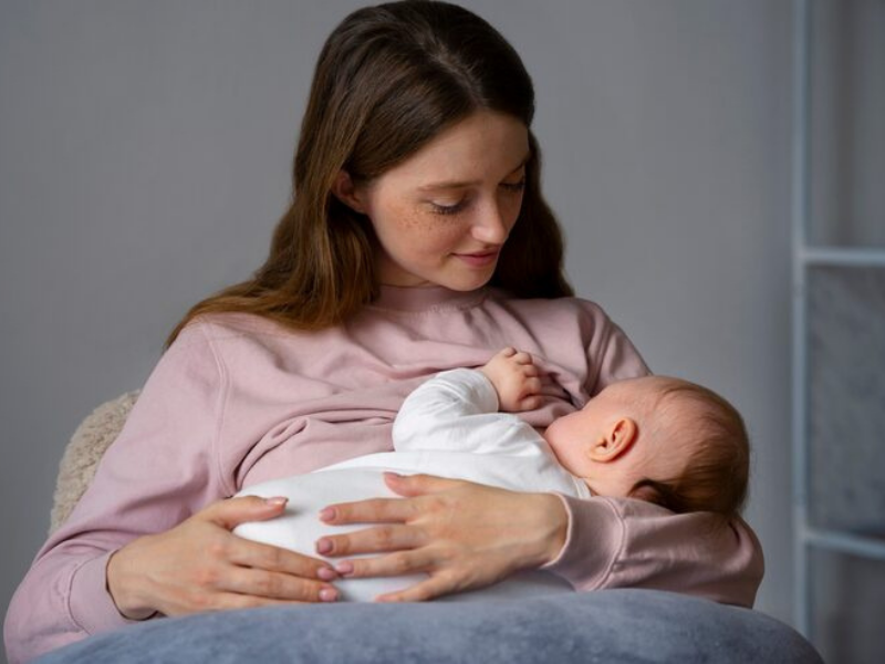 Bé được tiếp nhận trực tiếp sữa mẹ