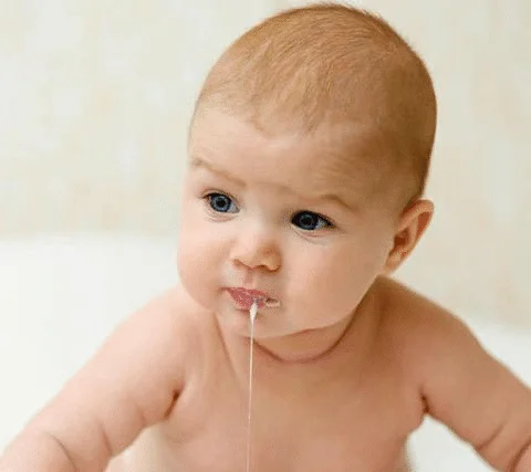 Trẻ sơ sinh bị nôn trớ: Nguyên nhân và cách khắc phục