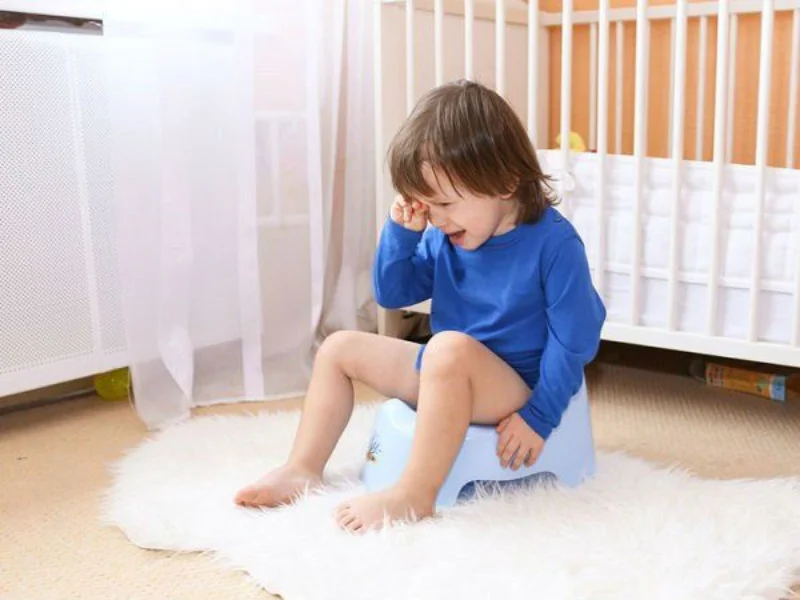 Tiêu chảy là tình trạng khá phổ biến ở bé trong giai đoạn đi lớp